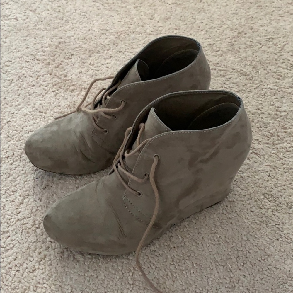 lace up wedged booties